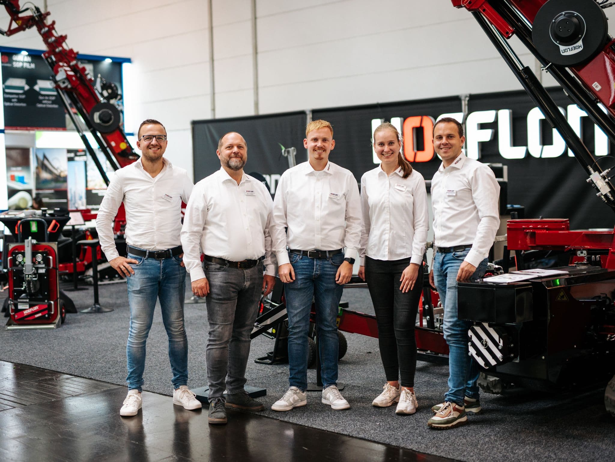 Teamleden van Hoeflon op de Glasstec beurs.