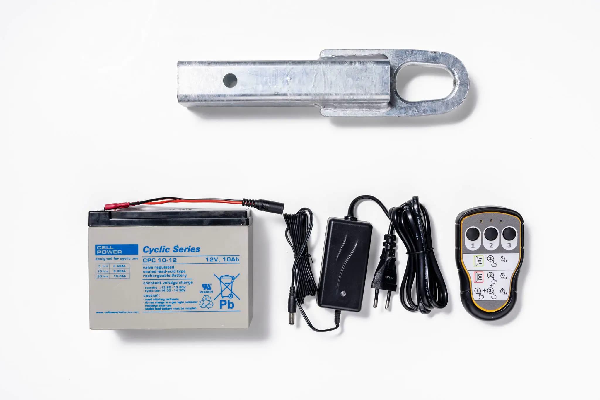 Accessoires voor Hoeflon S600: batterij, oplader, afstandsbediening en haak.